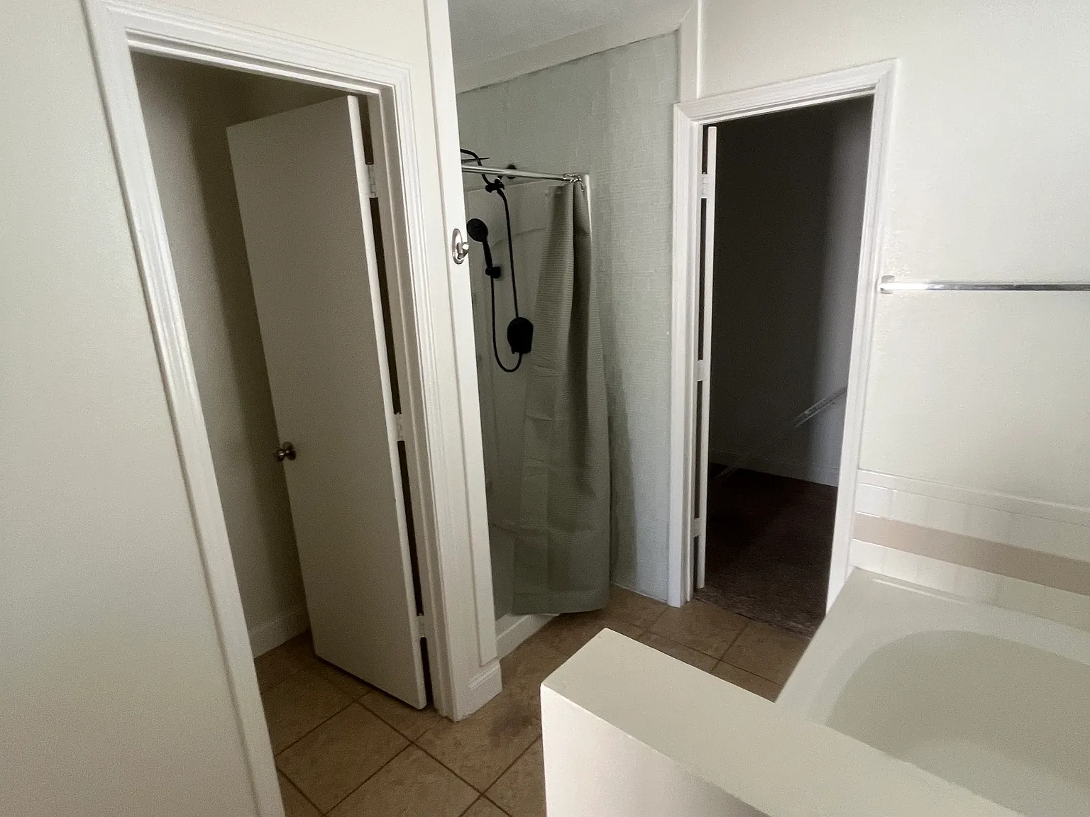 3 bed, 1715 sqft, $2,095 — Photo 3