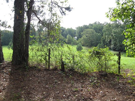 3rd image of 13 Dogwood Ln
