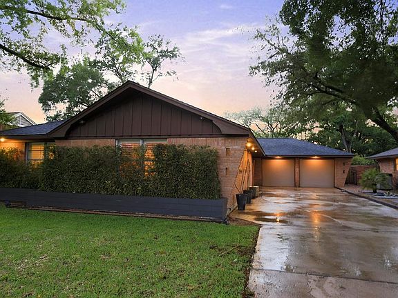 Welcome home to 1319 Valleta in the serene community of Timbergrove. This home features traditional 
