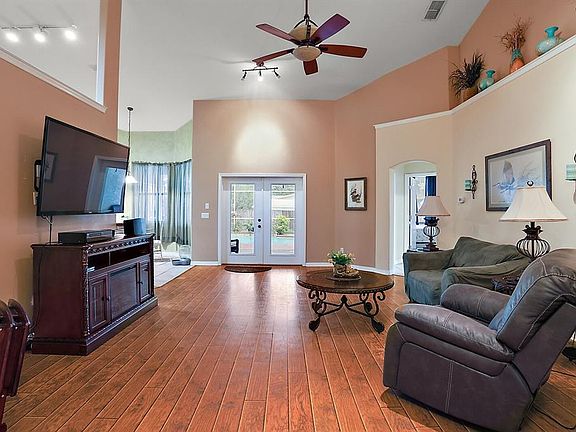 4th image of 2501 Carmel Ln