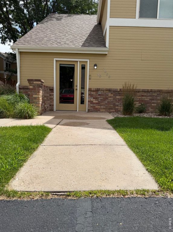 1020 Rolland Moore Dr #4-D