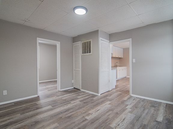 2nd image of 5001 Magoun Ave #2F