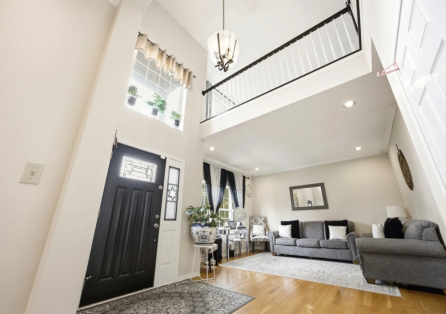 3 bed, 3.5 bath, 2208 sqft, $3,000 — Photo 4