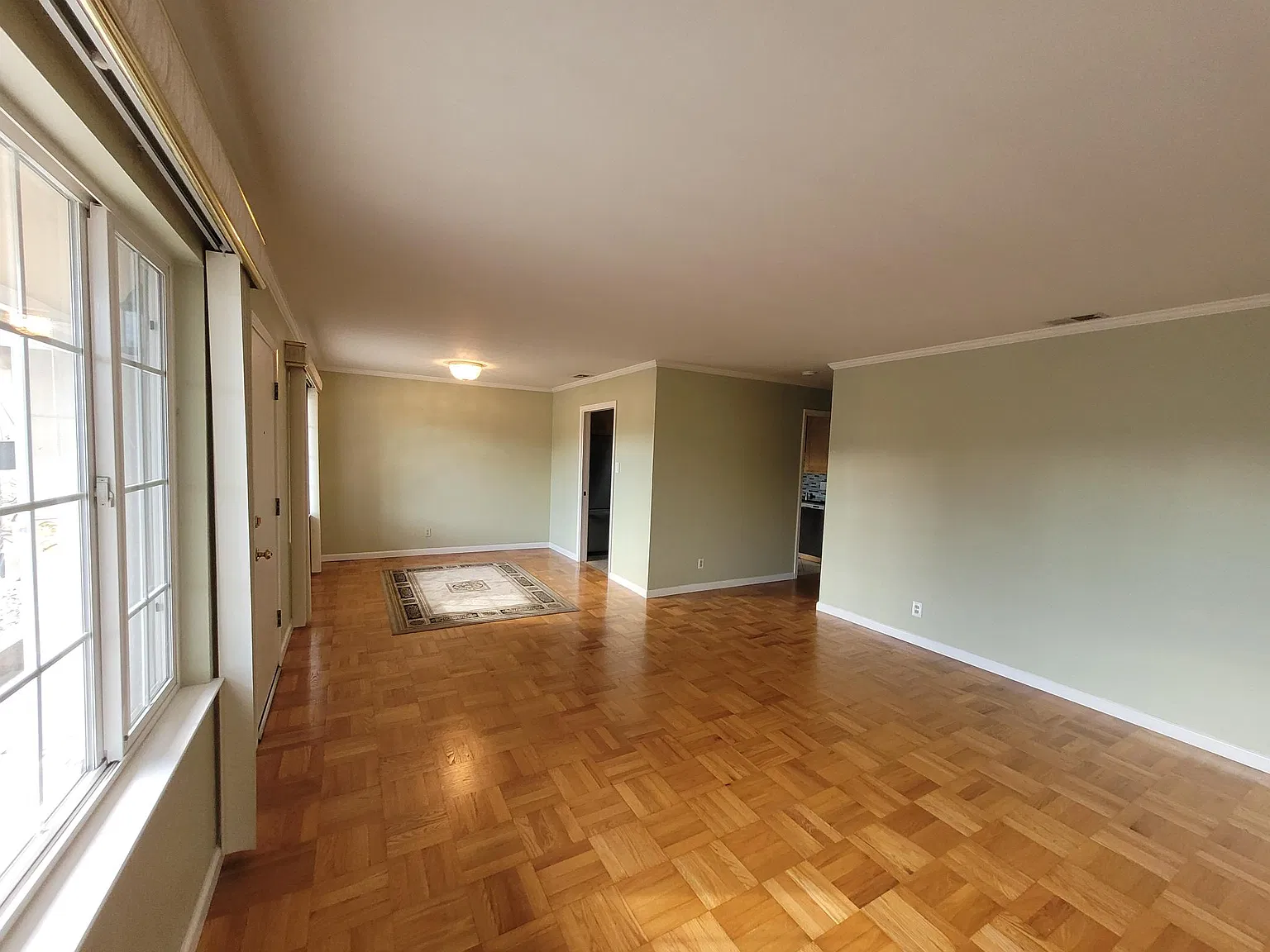 4 bed, 1934 sqft, $5,350 — Photo 2