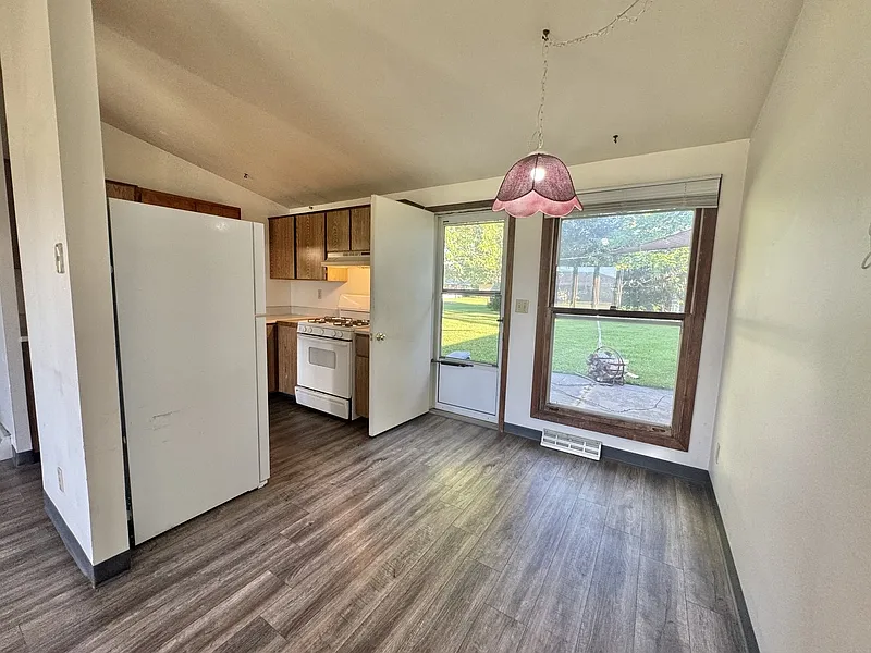 2 bed, 1.0 bath, $1,299 — Photo 3