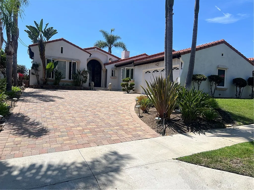 4 bed, 2.5 bath, 2419 sqft, $8,250 — Photo 1