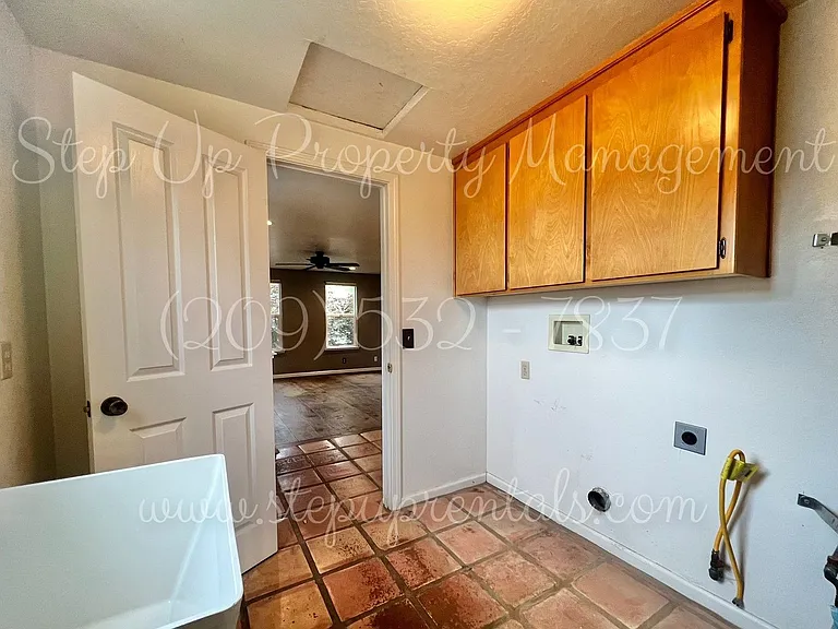 816 Oneida St — Photo 13