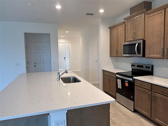 5th image of 716 FARFIELDS STREET