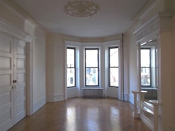 4th image of 692 Park Pl #3