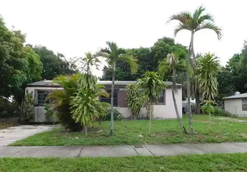 1st image of 890 NW 34th Way