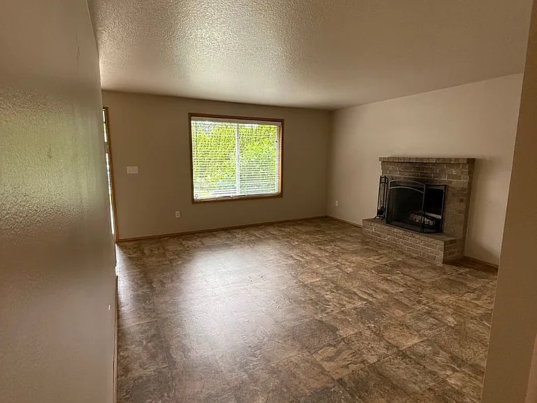 2179 Dahlia St — Photo 4