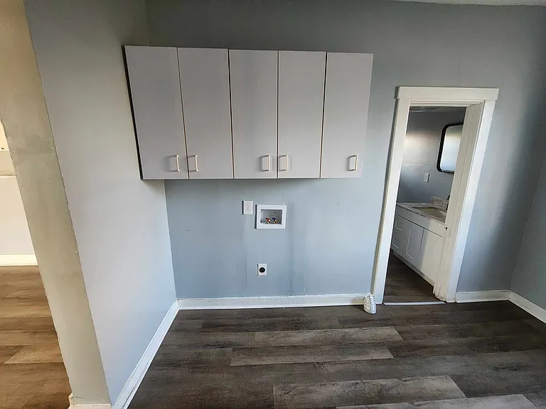 313 E Rose St — Photo 7