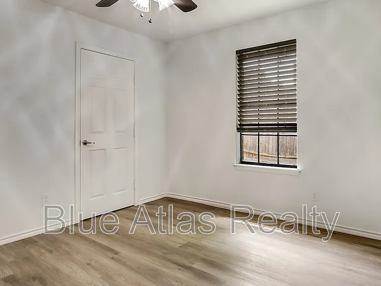 1329 E Windsor Dr — Photo 12