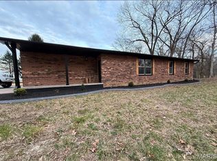 2936 Chelsea Ln, Brighton, IL 62012