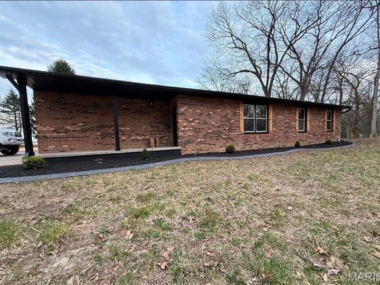 2936 Chelsea Ln, Brighton, IL 62012