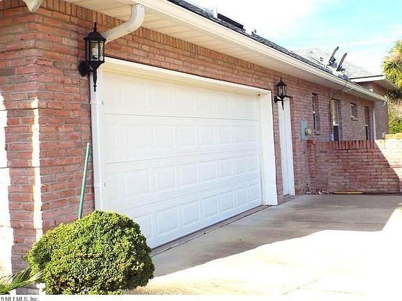 3rd image of 1136 E Emilys Walk Ln