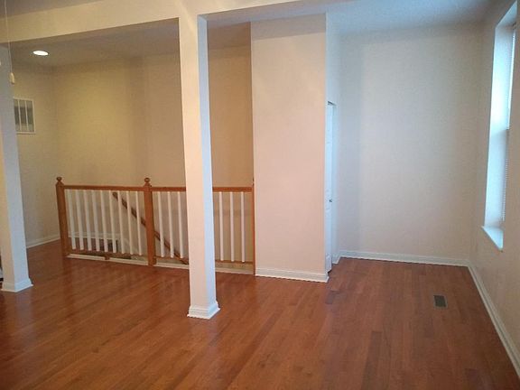 3rd image of 3916 Botanical Ave #A