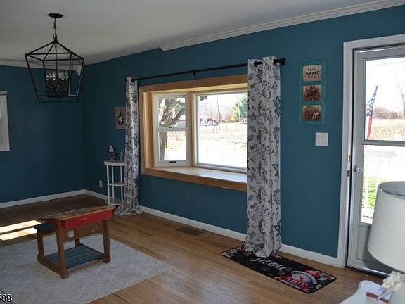 3rd image of 8 Millbrook Rd