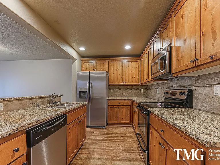 9807 NE 76th Way — Photo 7