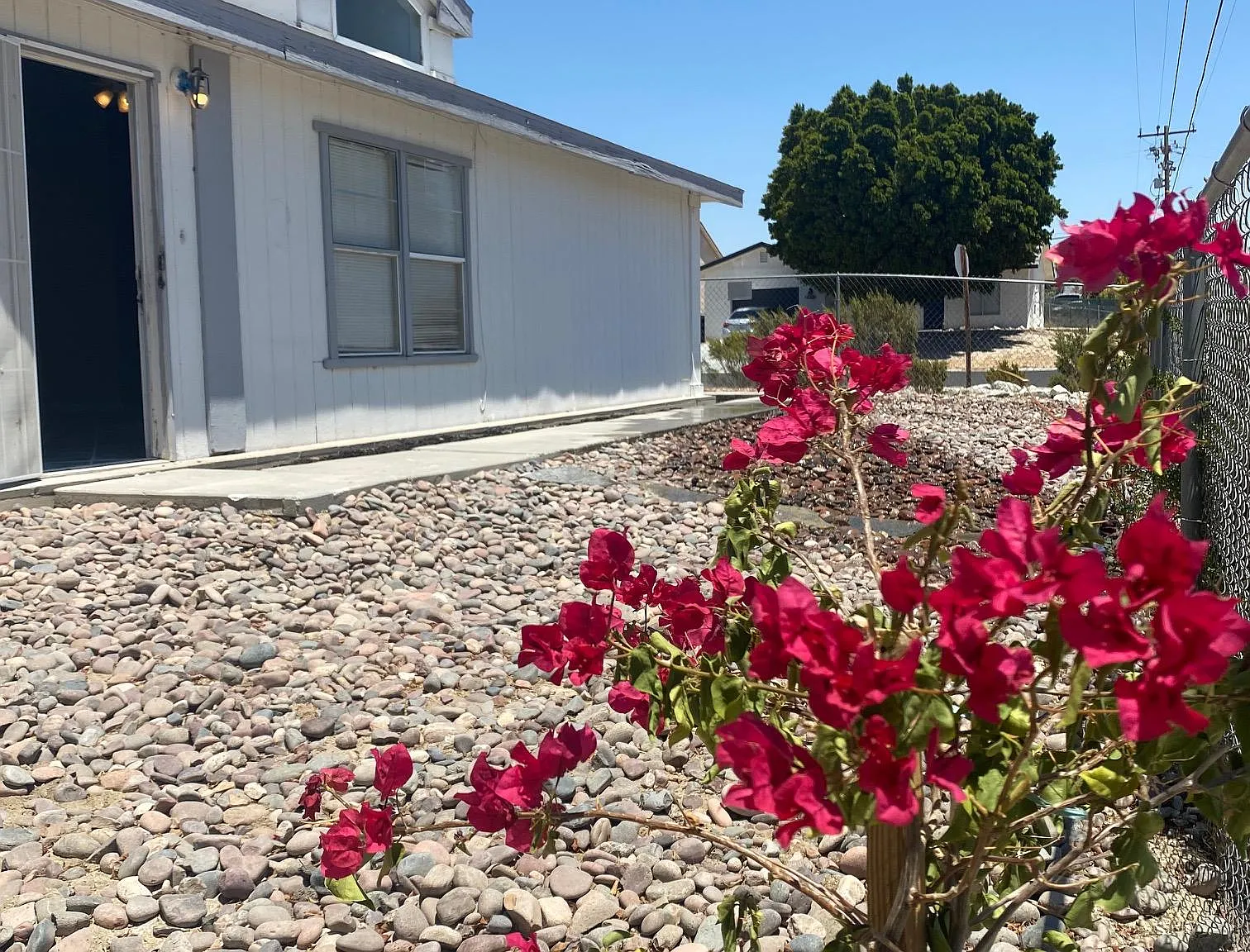 3 bed, 1300 sqft, $2,400 — Photo 3