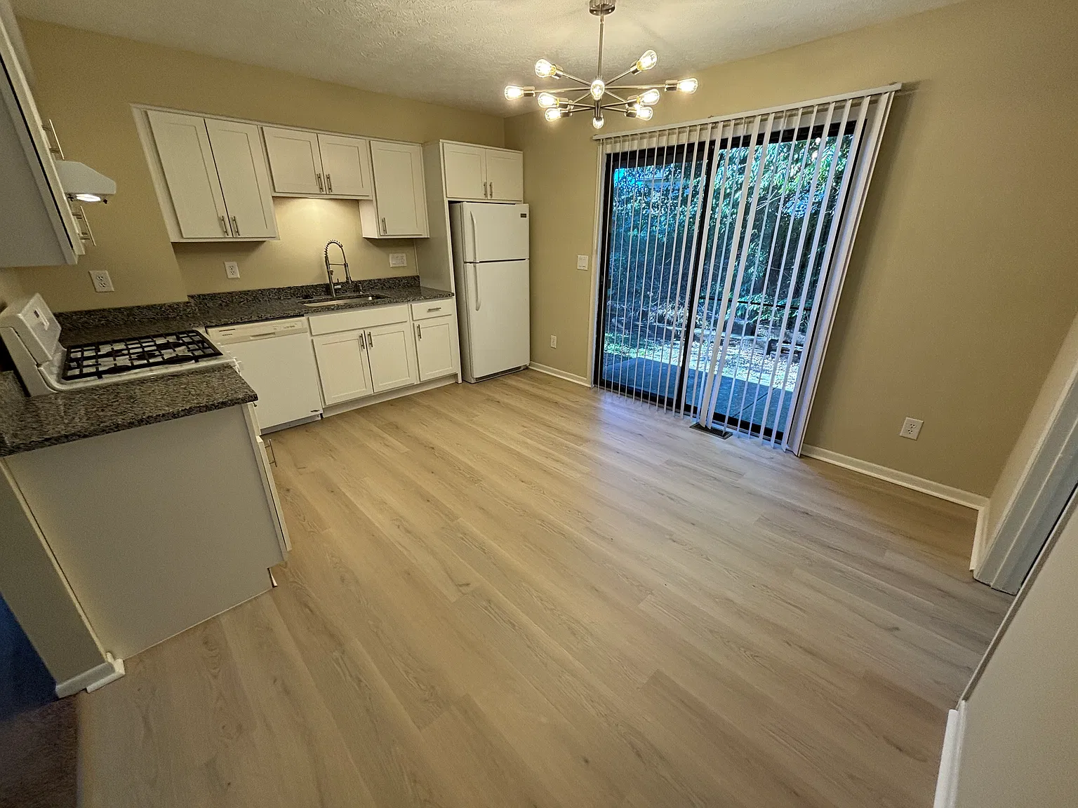 2 bed, 898 sqft, $1,395 — Photo 4