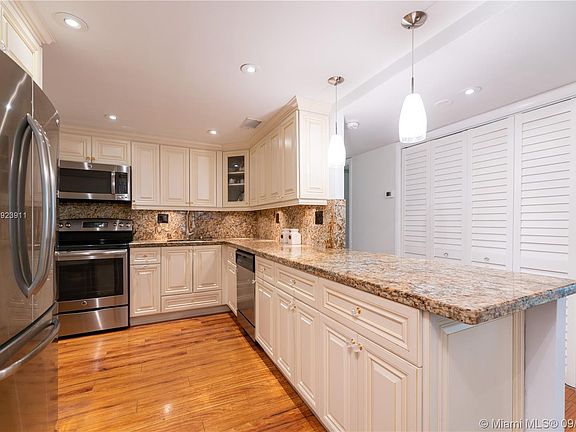 4th image of 1701 NE 115th St APT 12A