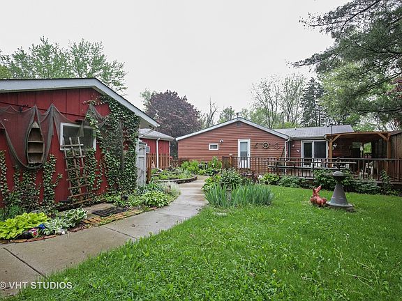 3rd image of 33W886 Richardson Dr