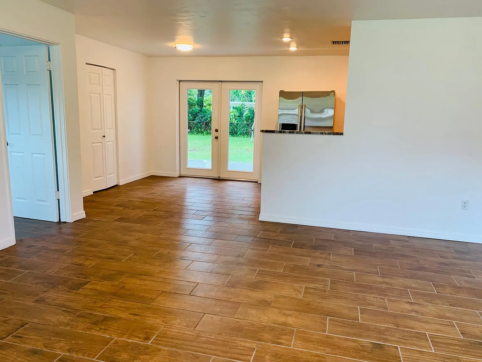 3 bed, 1200 sqft, $2,300 — Photo 2