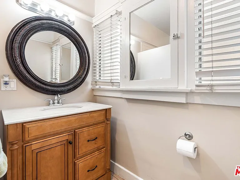 607 N Gramercy Pl — Photo 24