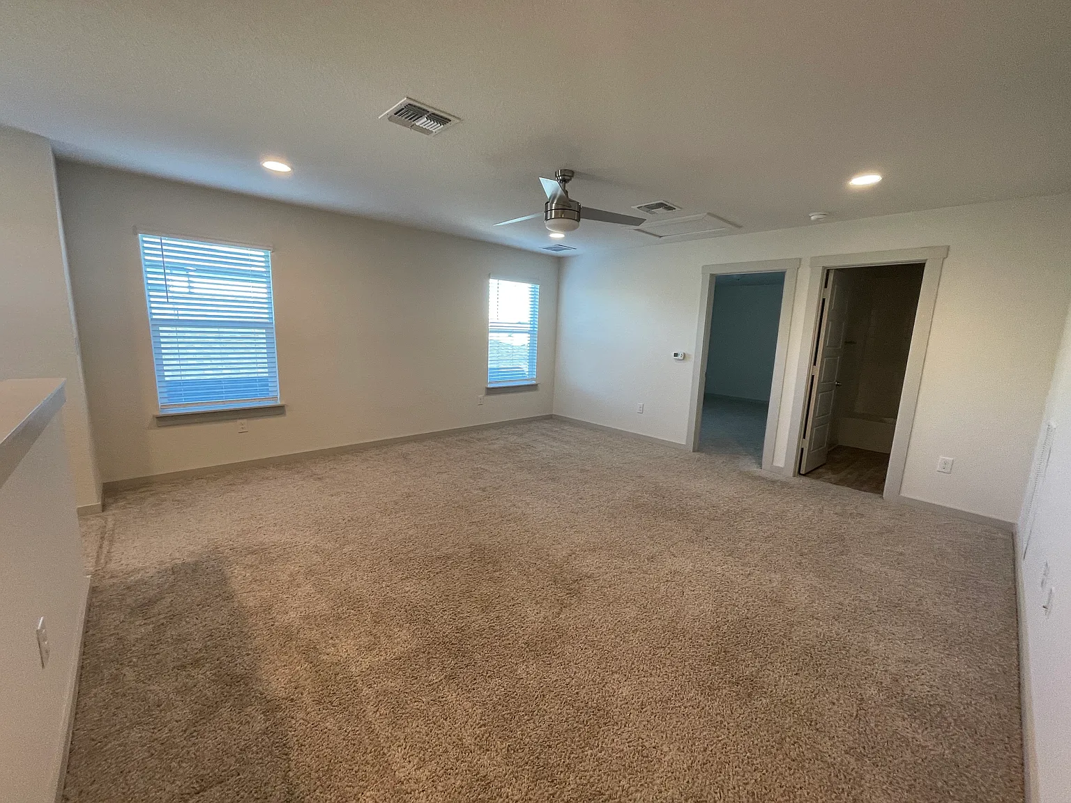 4 bed, 2320 sqft, $1,200 — Photo 2