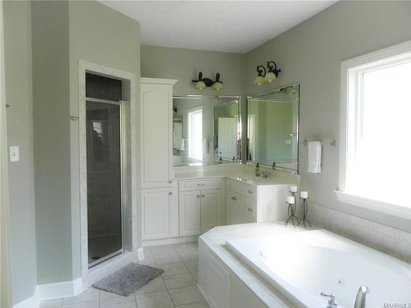 4th image of 702 Belle Maison Dr
