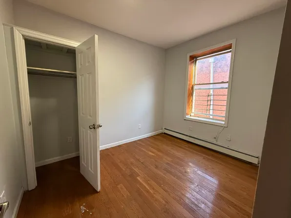 1156 Sutter Avenue image 3 of 6