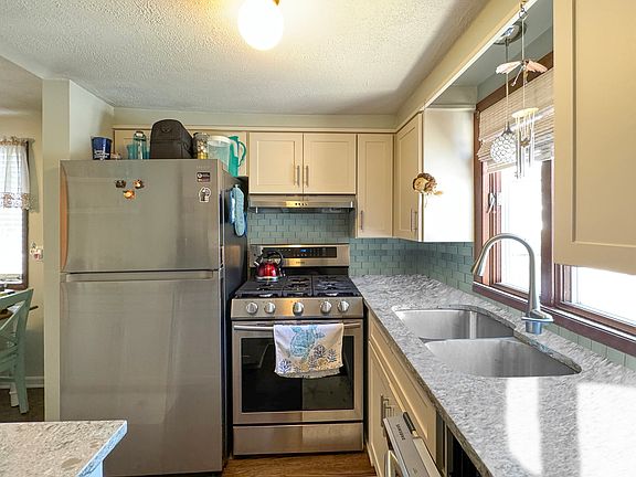 5th image of 3334 N Panama Ave