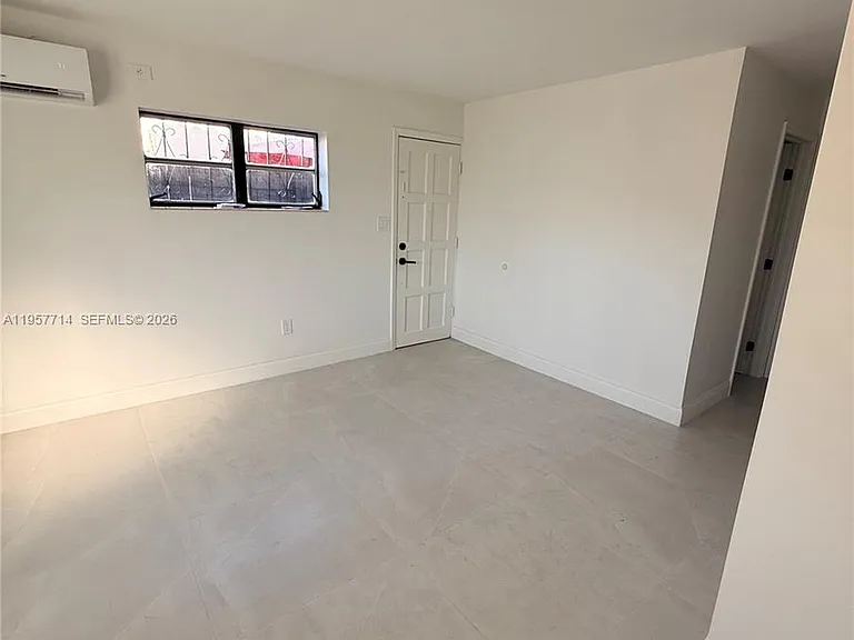 525 SW 22nd Ave #B — Photo 5
