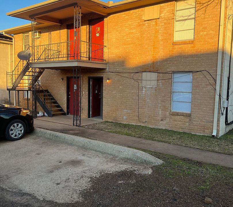 1st image of 702 N Jefferson Ave #8