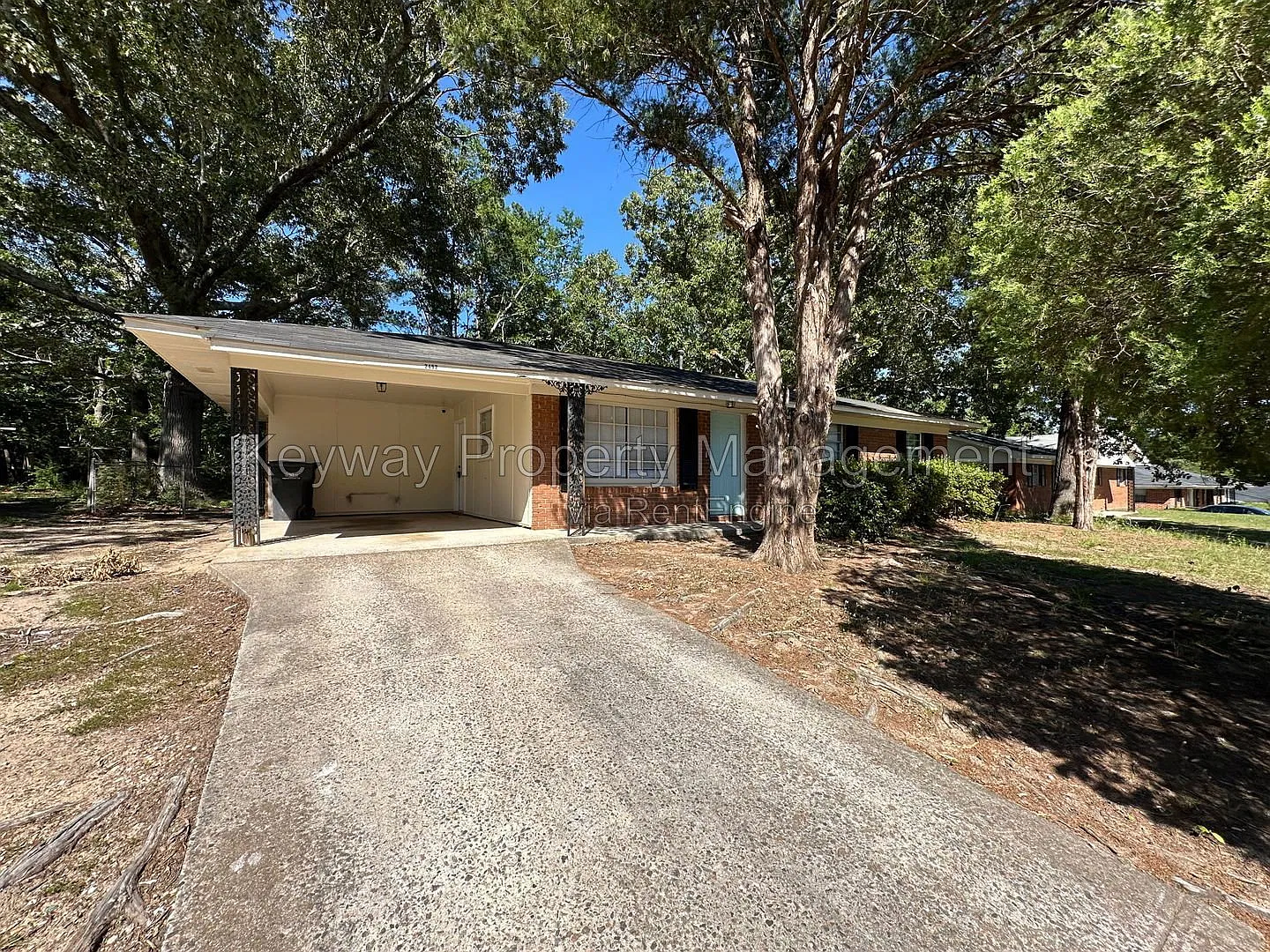 3 bed, 1.5 bath, 1025 sqft, $1,375 — Photo 2