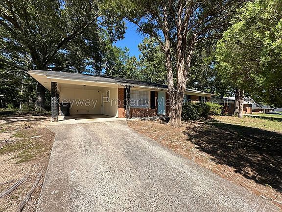 2nd image of 2492 Dublin Dr