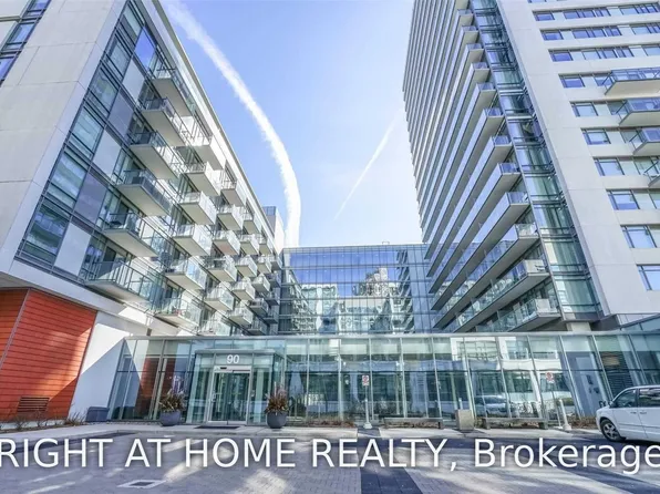 90 Stadium Rd #328, Toronto, ON M5V 3W5