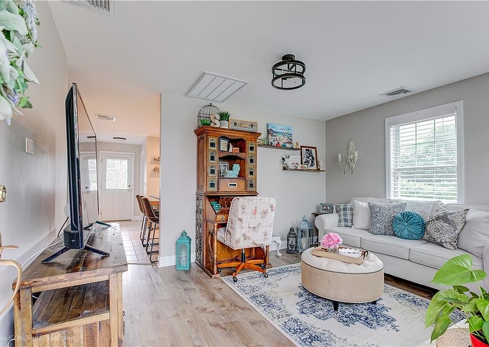 1st image of 1070 Crandall Rd APT 4