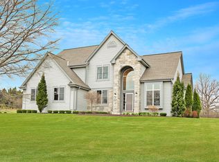 11129 N Sutton Ridge Dr, Mequon, WI 53097