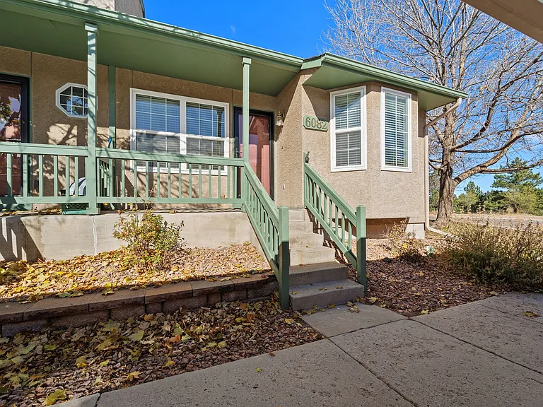 6082 Colony Cir — Photo 3