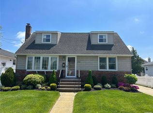 2732 Landing Ave, Bellmore, NY 11710