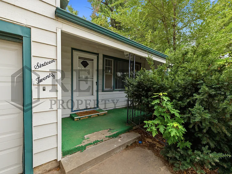 1620 E Selma St — Photo 3