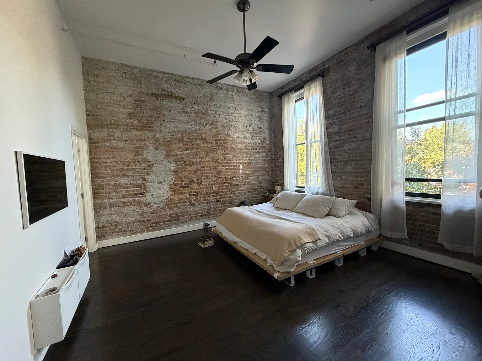 2 bed, 1900 sqft, $3,950 — Photo 3