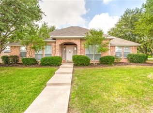 7800 Old Hickory Dr, North Richland Hills, TX 76182