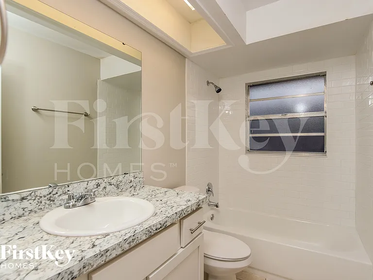 1955 Cleveland St NE — Photo 13