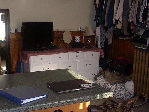 3rd image of 628 4th St SE APT 3