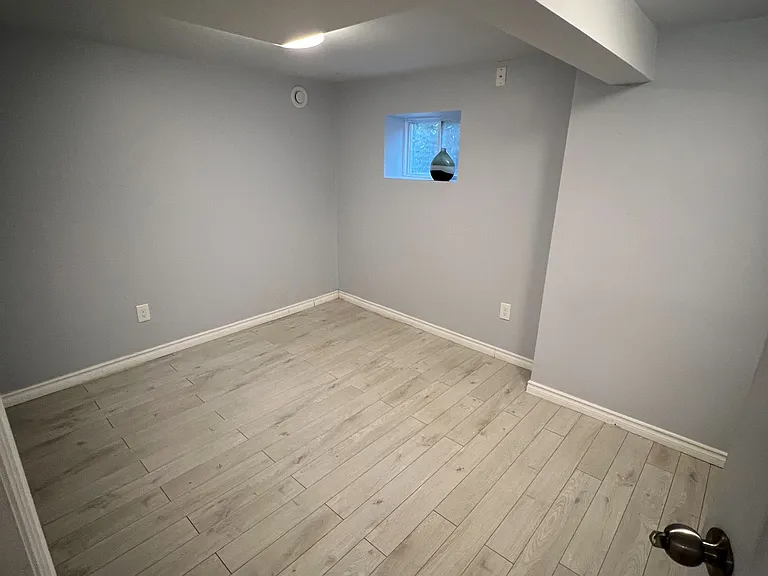 102 Barton Ave #BASEMENT — Photo 12