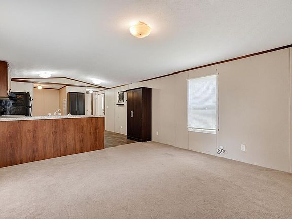 5th image of 907 N 10th St