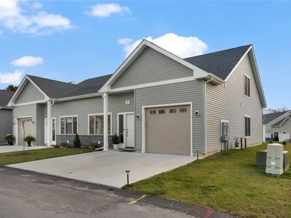 12 W Valley Cir, West Warwick, RI 02893